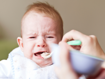 Bé Ăn Dặm Bị Táo Bón: Mẹ Cần Làm Gì Để Giúp Bé Thoải Mái Hơn?